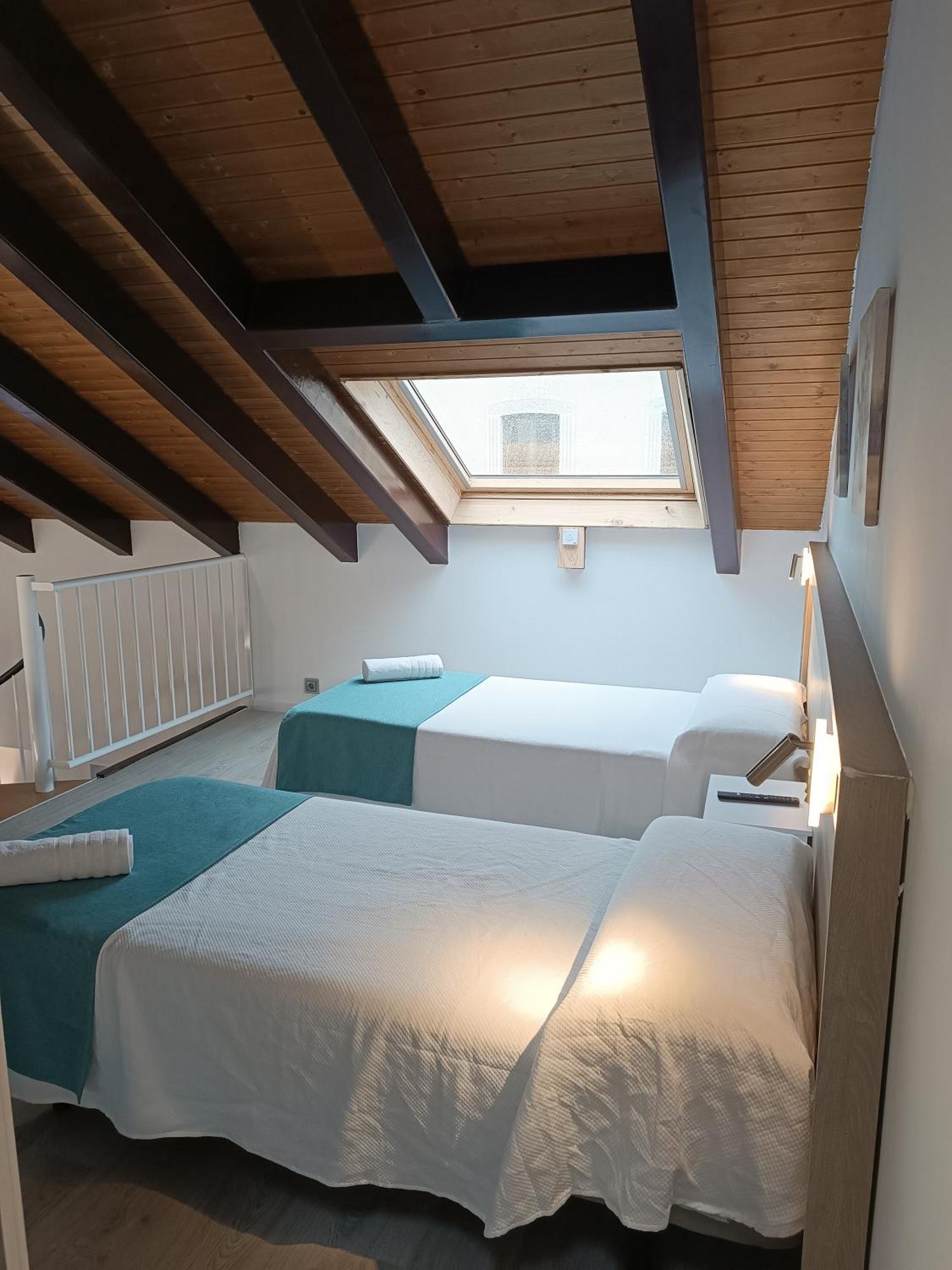 Apartamentos Turisticos Avila Puerta De Los Leales 1-2 Экстерьер фото