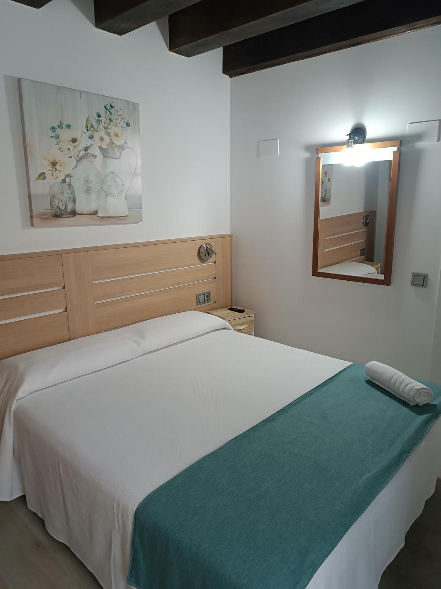 Apartamentos Turisticos Avila Puerta De Los Leales 1-2 Экстерьер фото