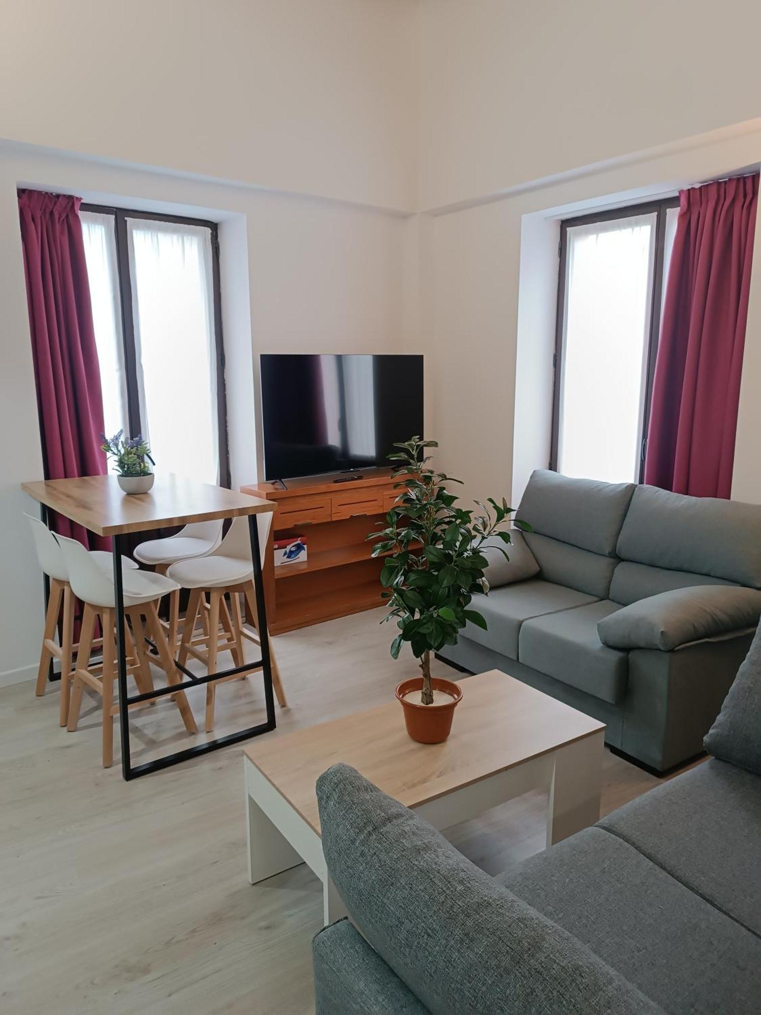 Apartamentos Turisticos Avila Puerta De Los Leales 1-2 Экстерьер фото