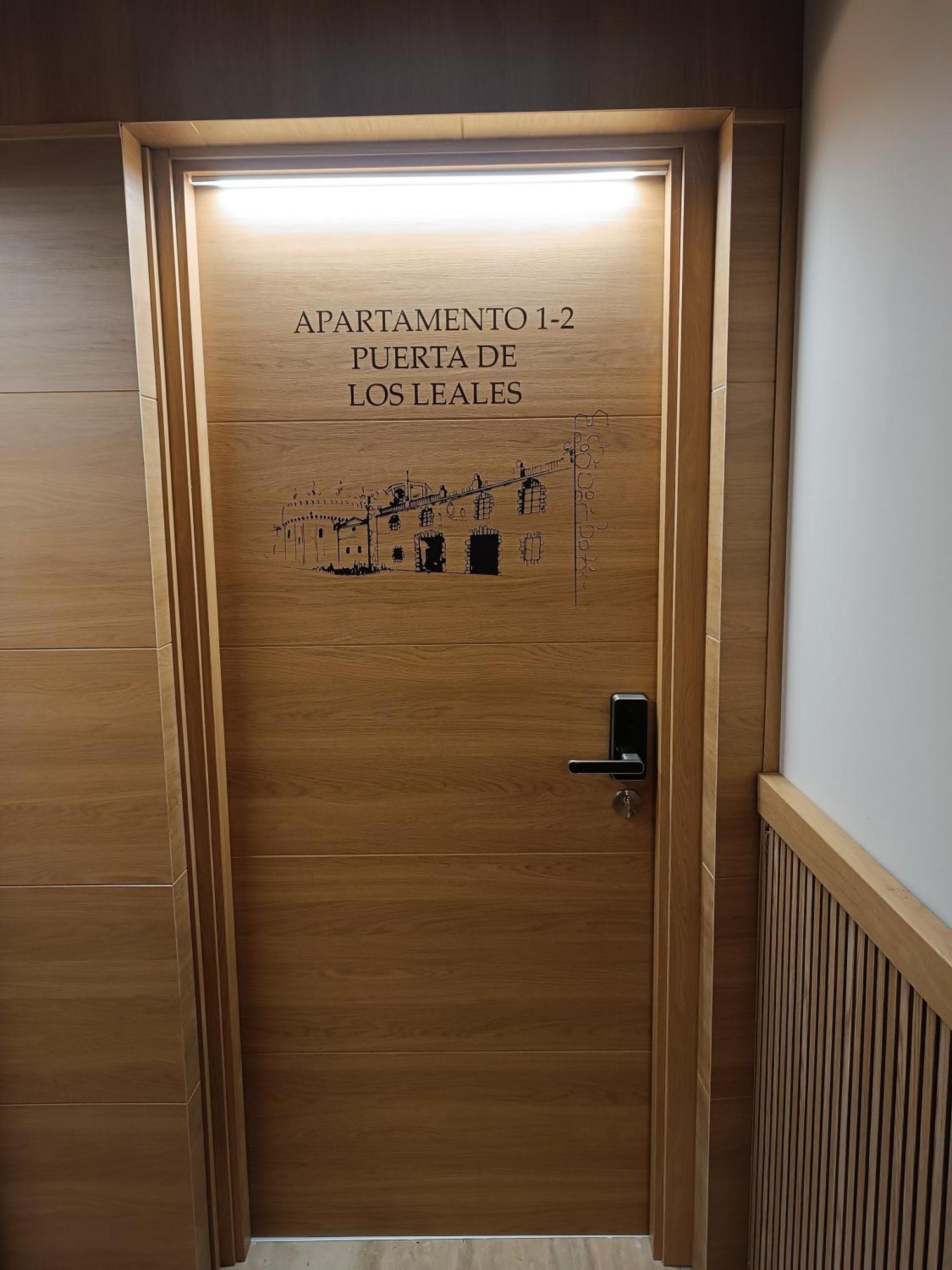 Apartamentos Turisticos Avila Puerta De Los Leales 1-2 Экстерьер фото